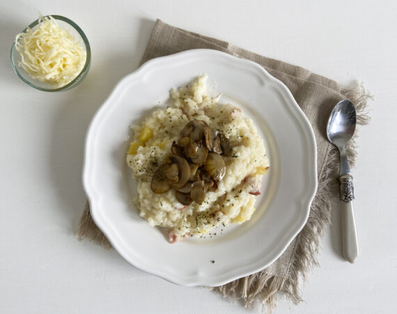 Risotto con bacon, manzana y champiñones