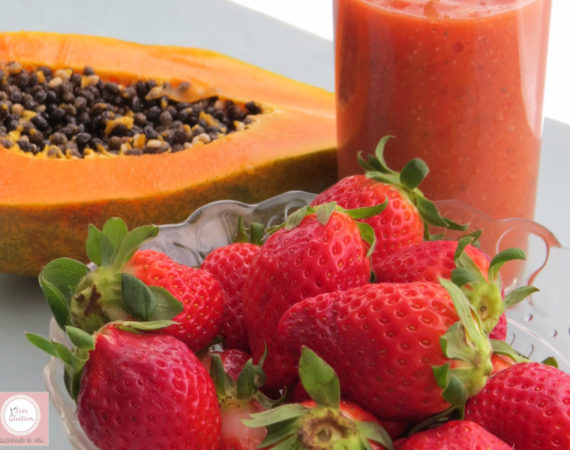 Batido de papaya, naranja, fresas y chia