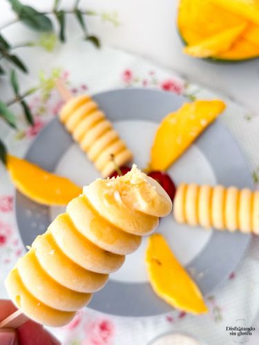 Helados caseros de mango y coco