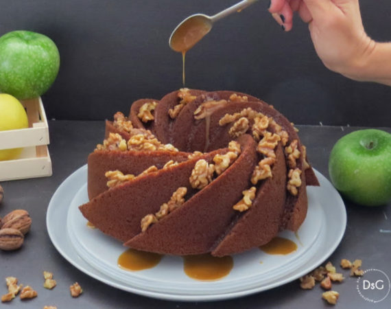 Bundt Cake de Toffe, manzana, nueces y caramelo salado