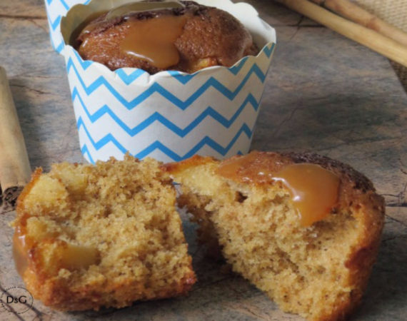 Muffins de manzana, canela y caramelo salado