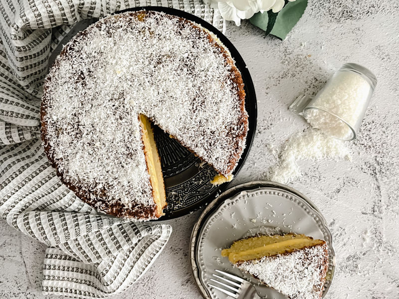 Bizcocho de coco y curd de piña