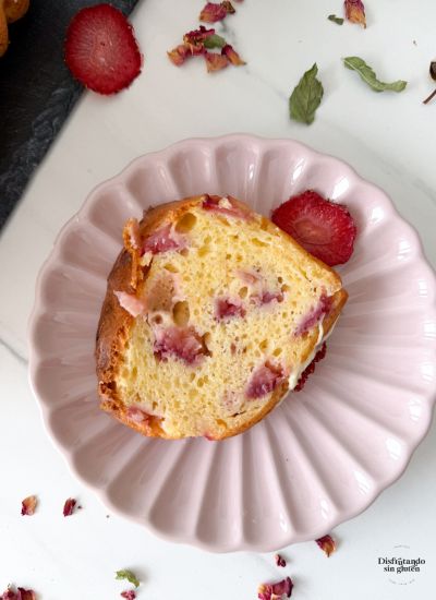 Bizcocho de fresas sin gluten
