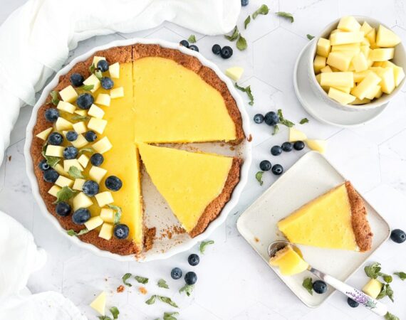 Tarta de almendras y mango