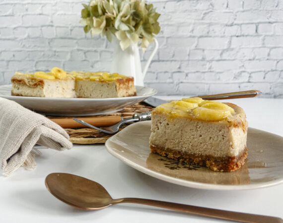 Tarta de queso, plátanos y caramelo