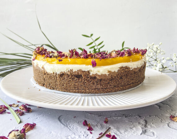 Tarta de queso, cuajada y mango