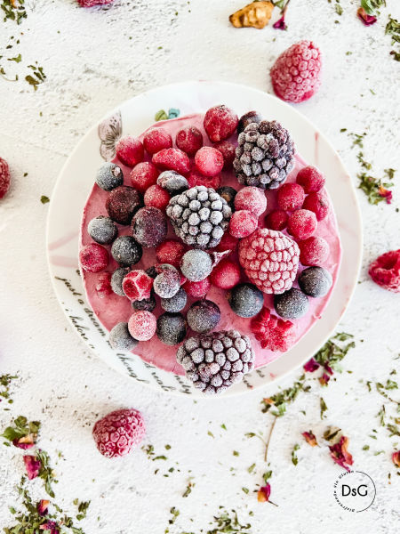 Tarta helada de frutos rojos