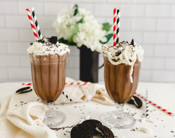 Batido de chocolate y galletas tipo oreo