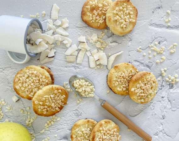 Galletas de almendras, coco y manzana