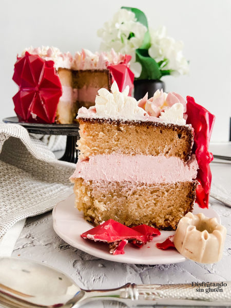 Tarta de chocolate blanco y fresas