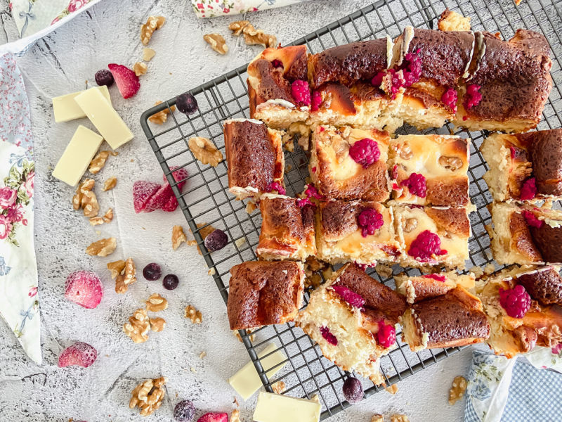 Blondie cheescake de nueces y frambuesas