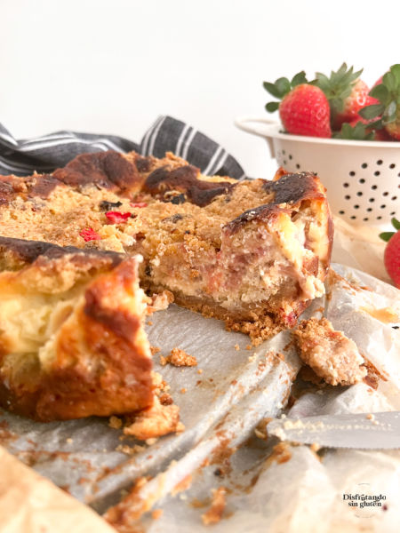 Tarta de mascarpone y fresas horneada