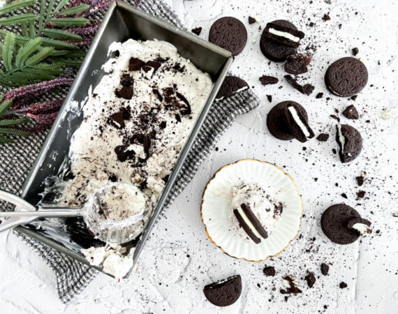 Helado de galletas tipo oreo sin gluten