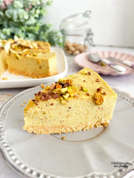 Tarta de queso, pistachos y cuajada sin gluten