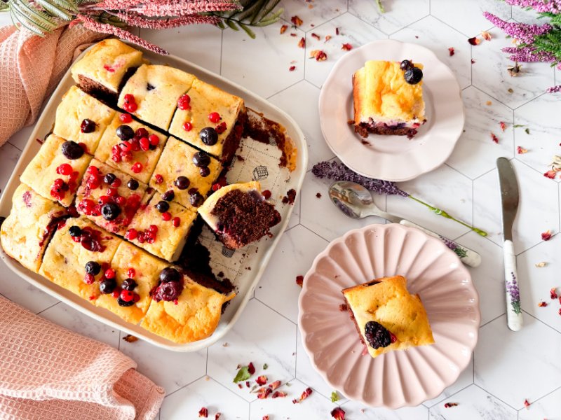 Receta de brownie cheesecake de frutos rojos