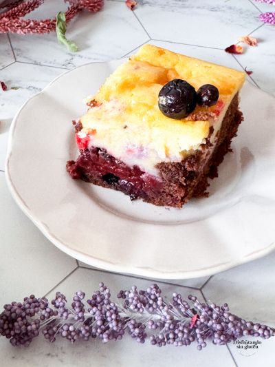 tarta de queso de frutos rojos y brownie