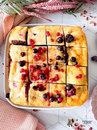 Brownie con tarta de queso y frutos rojos