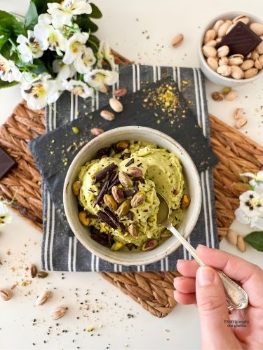 Helado casero de pistacho y chocolate sin gluten