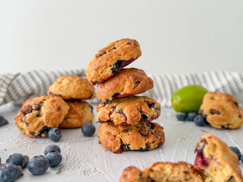 Galletas sin gluten de arándanos, chocolate y lima
