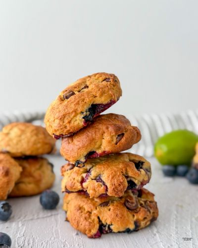 Galletas sin gluten de chocolate, arándanos y lima